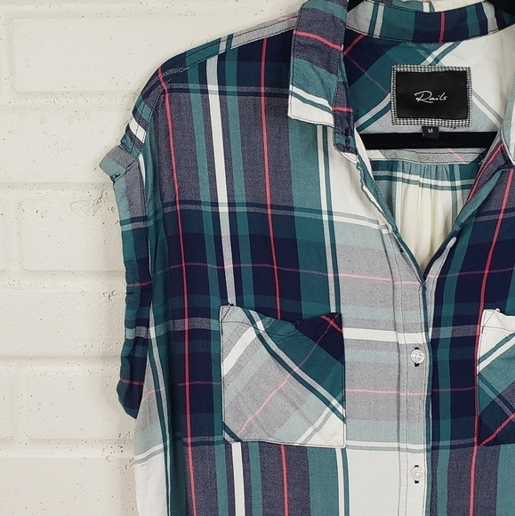 CL🚨 Rails Britt Plaid Rolled Sleeve Button Up Top size Medium Green Red Blue - Picture 3 of 6